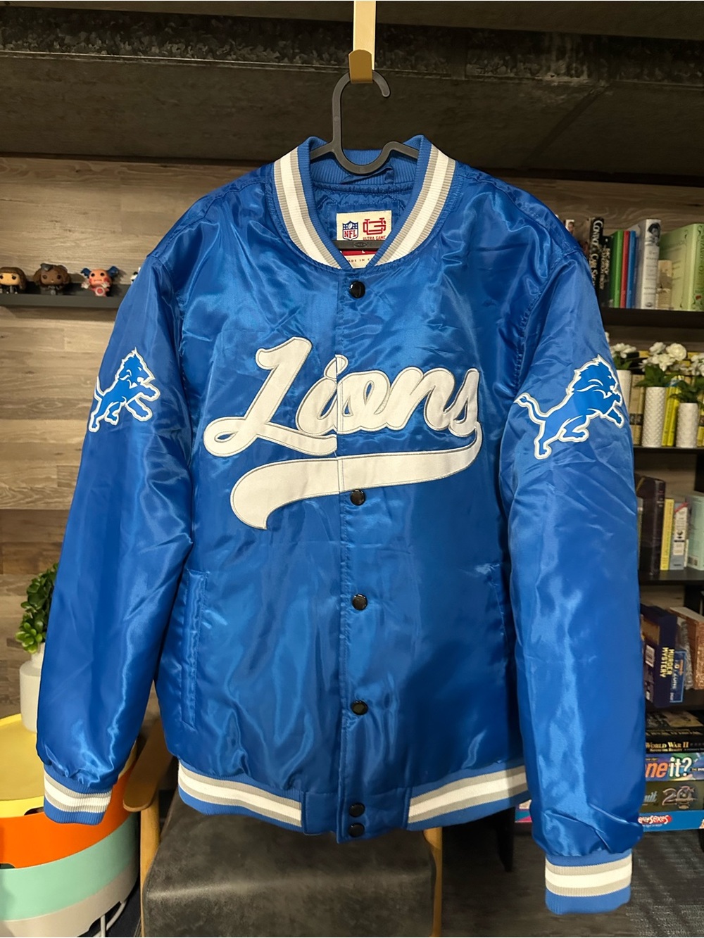 Ultra Game NFL Detroit Lions Satin Varsity Bomber Jacket Blue Quilted Snap